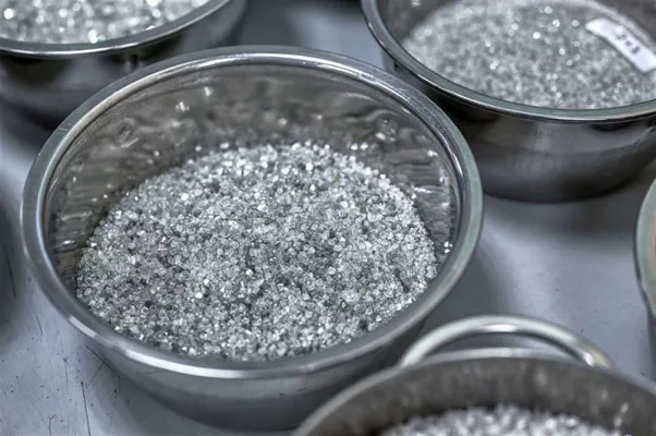 Small diamond melee in metal bowls 