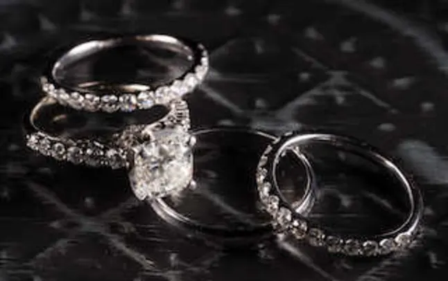 Image of a bridal set in white gold with diamonds
