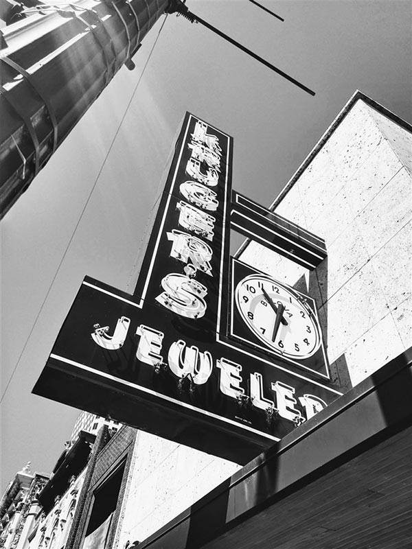 Image of an old jeweler sign